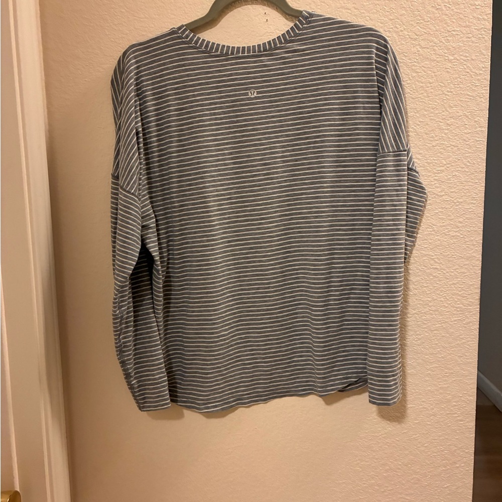 lululemon athletica Women’s Long Sleeve Striped Tee in Gray and White